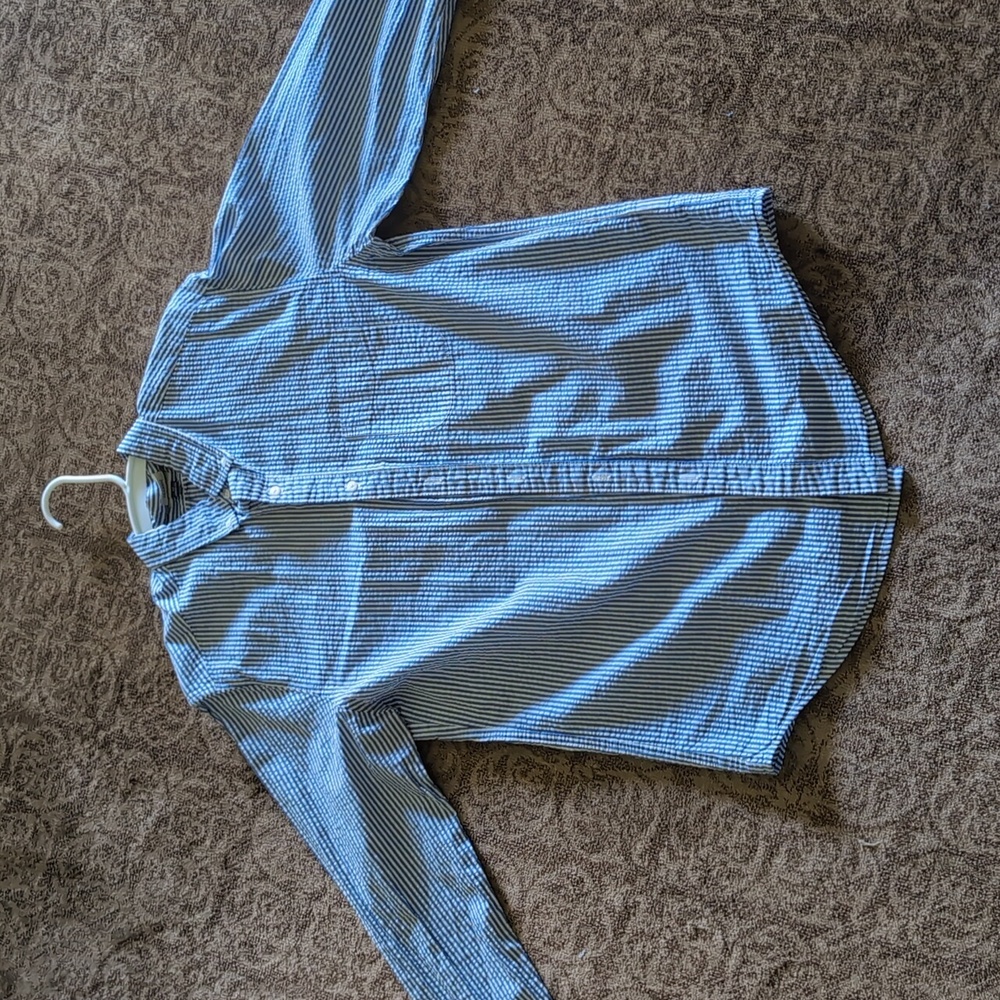 J. Crew blue white seersucker button down in classic fit medium